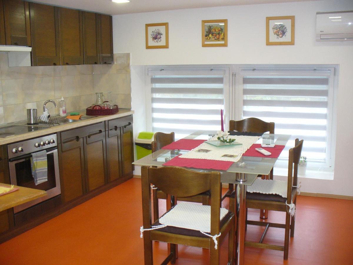 Berta Apartman Senta Exterior photo