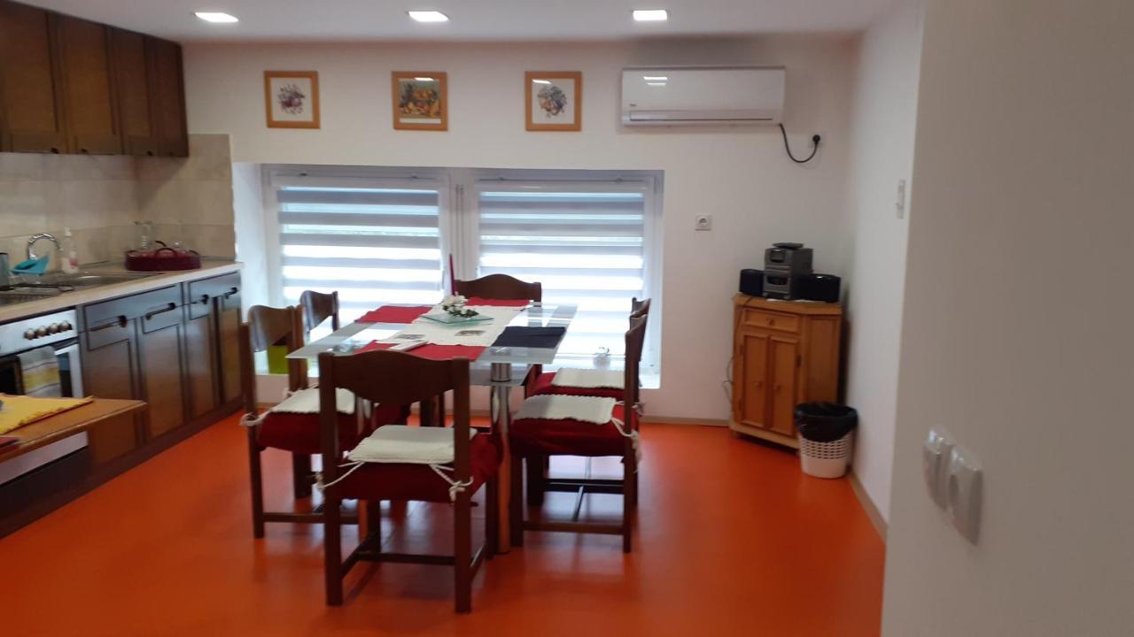 Berta Apartman Senta Exterior photo