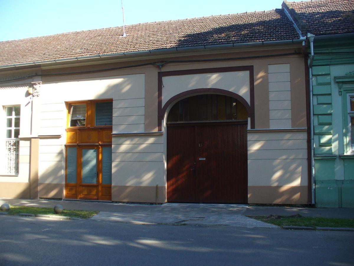 Berta Apartman Senta Exterior photo